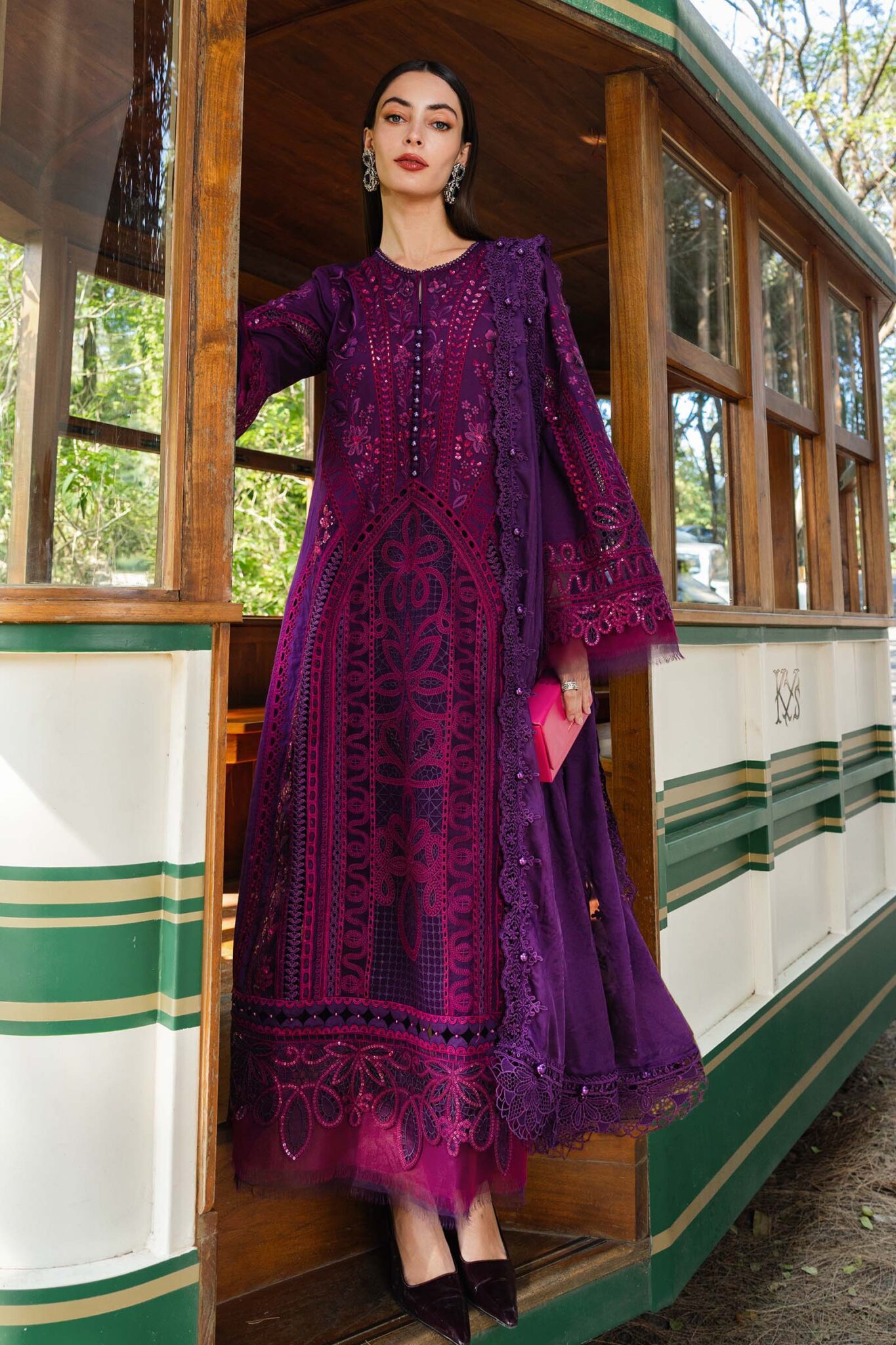 D14 Maria b Eid Lawn