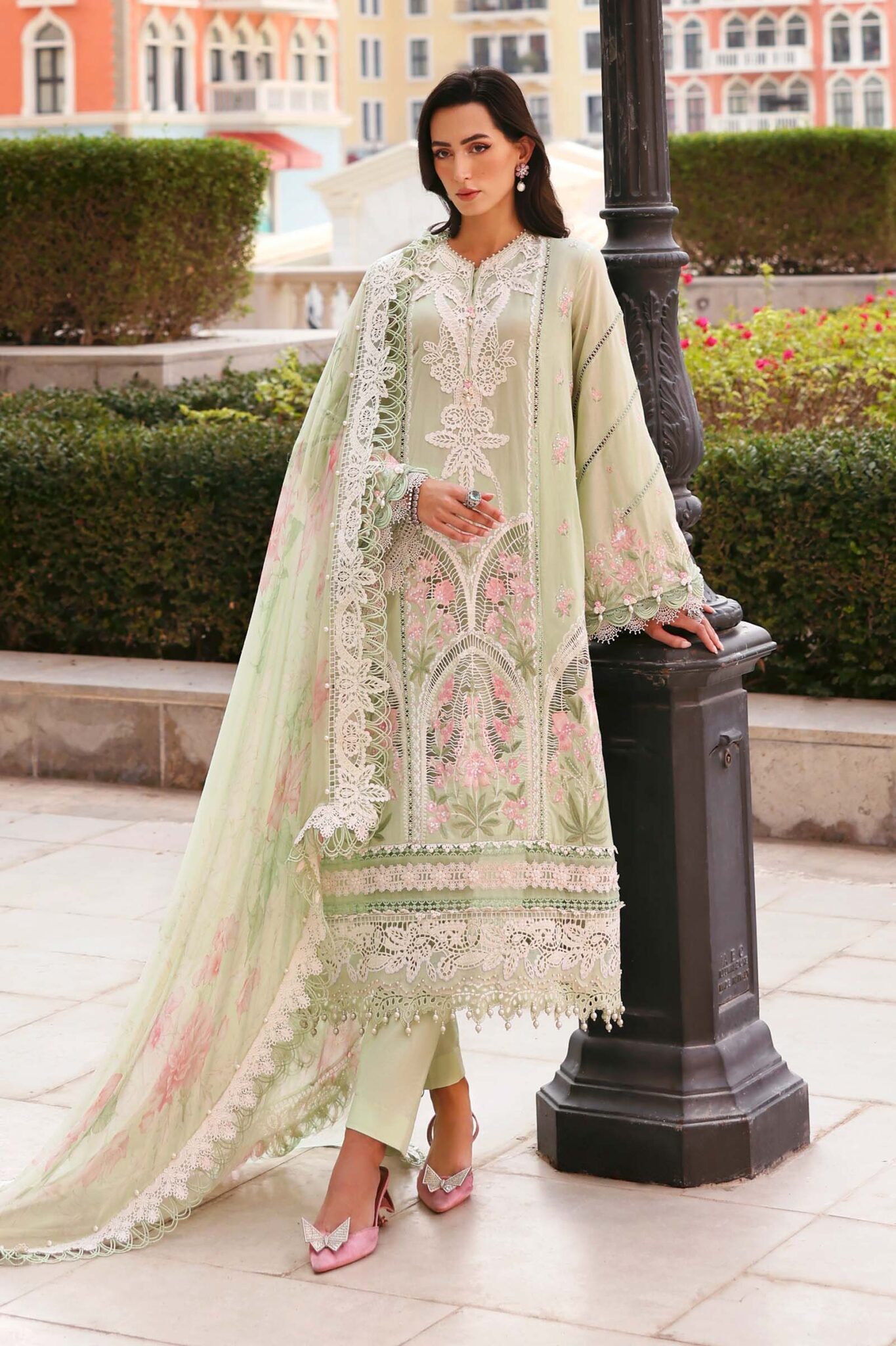 11A Maria B Luxury Lawn 5