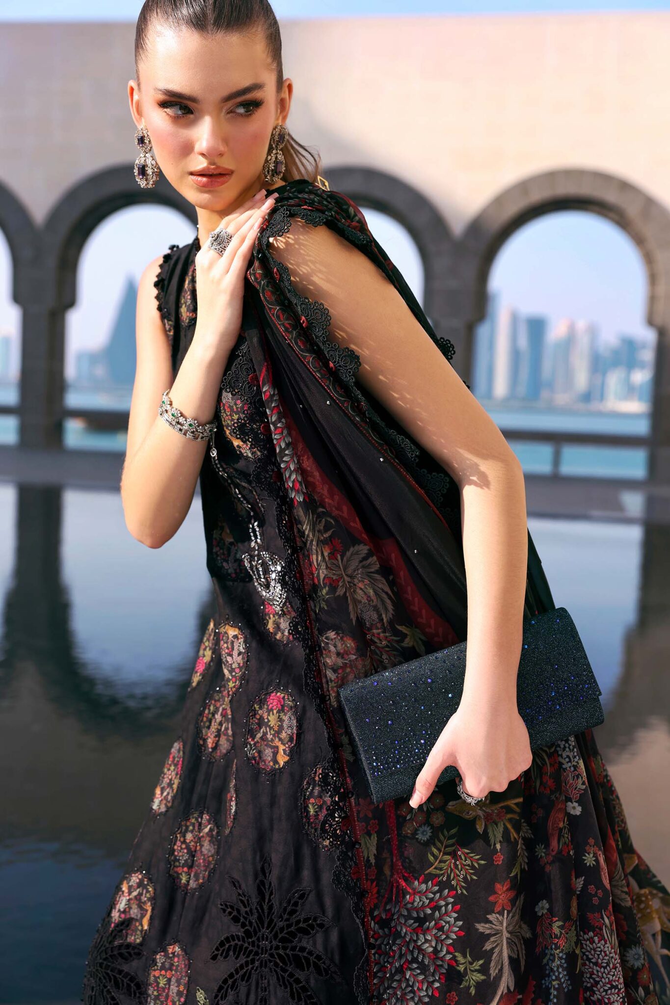 5B Maria B Luxury Lawn 3