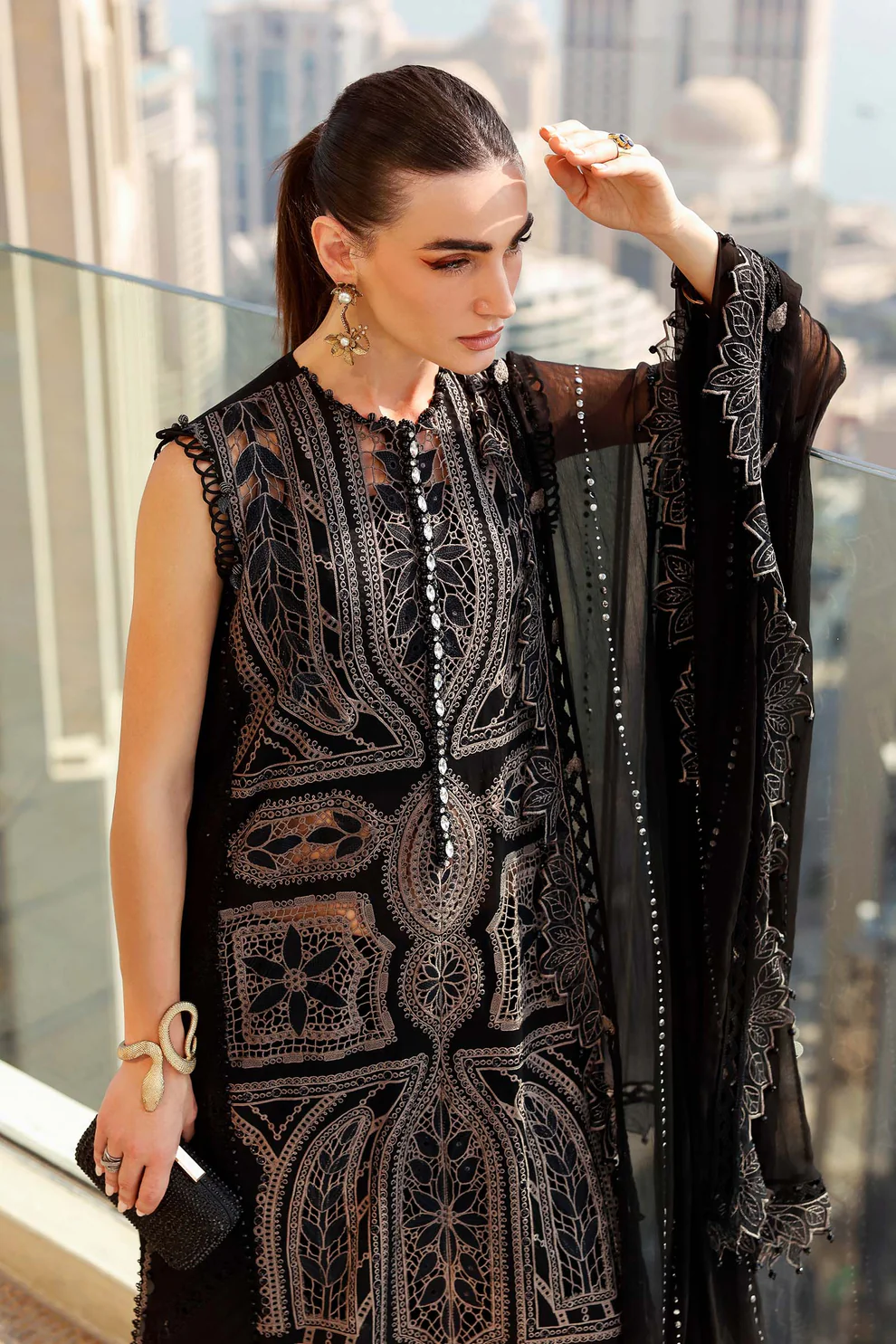8B Maria B Luxury Lawn 4